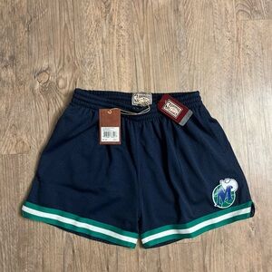 NWT Mitchell & Ness Dallas Mavericks Women's NBA Jump Shot Shorts Size L